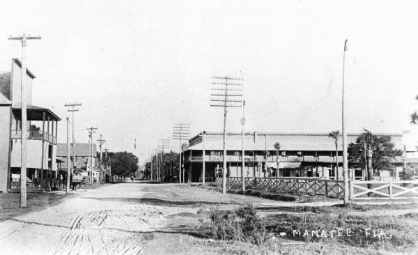 Manatee Avenue - Manatee, Florida.