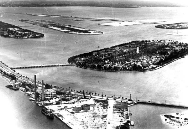 Aerial view of Miami causeway.