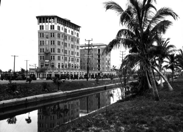 Boulevard Hotel.