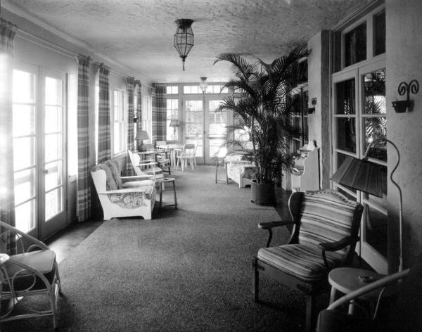 King Cole Hotel patio.