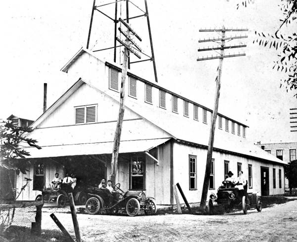 Street scene - Mulberry, Florida.