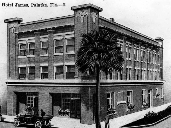 Hotel James