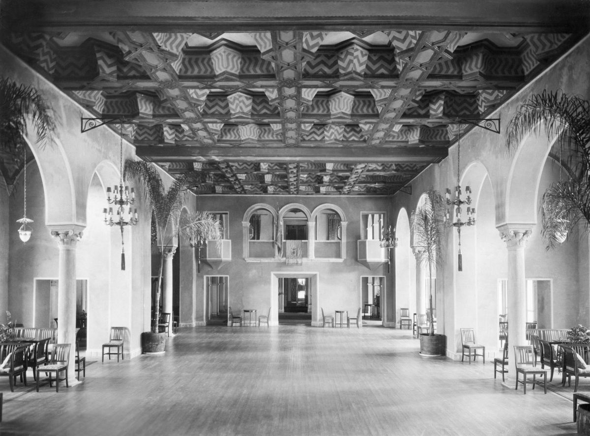 Interior of Everglades Club (?).