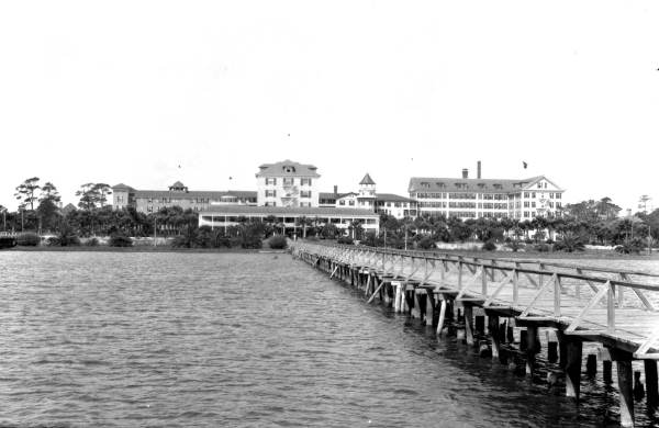 Ormond Hotel and pier.