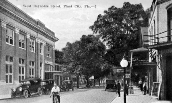 West Reynolds Street : Plant City, Florida