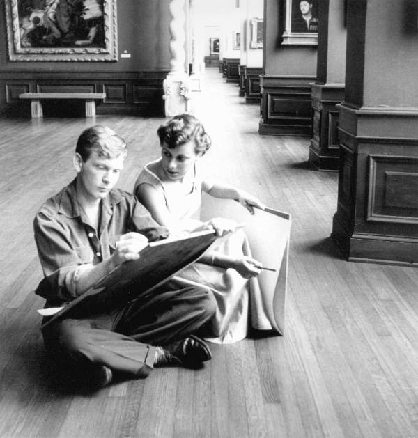 Students drawing in the Ringling Museum.