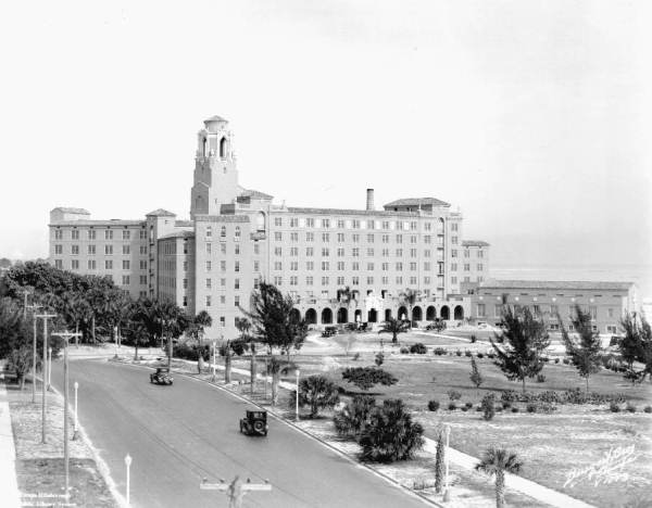 Vinoy Park hotel : Saint Petersburg, Florida.