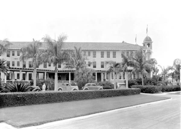 Kenilworth Lodge : Sebring, Florida.
