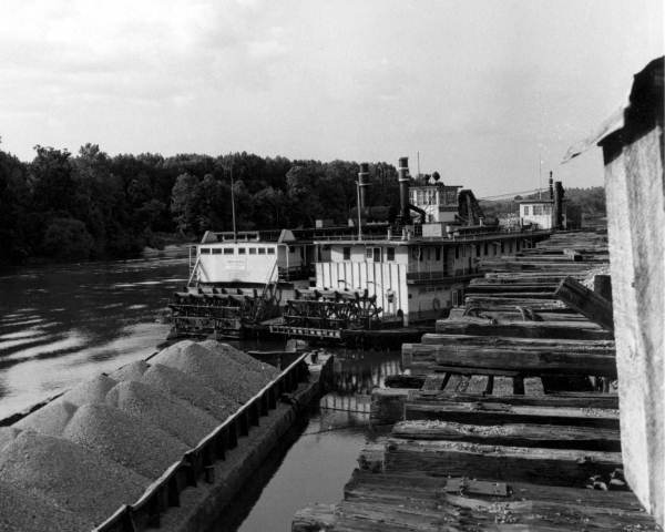 Ships "Albany" and "Dennison" in Chattahoochee