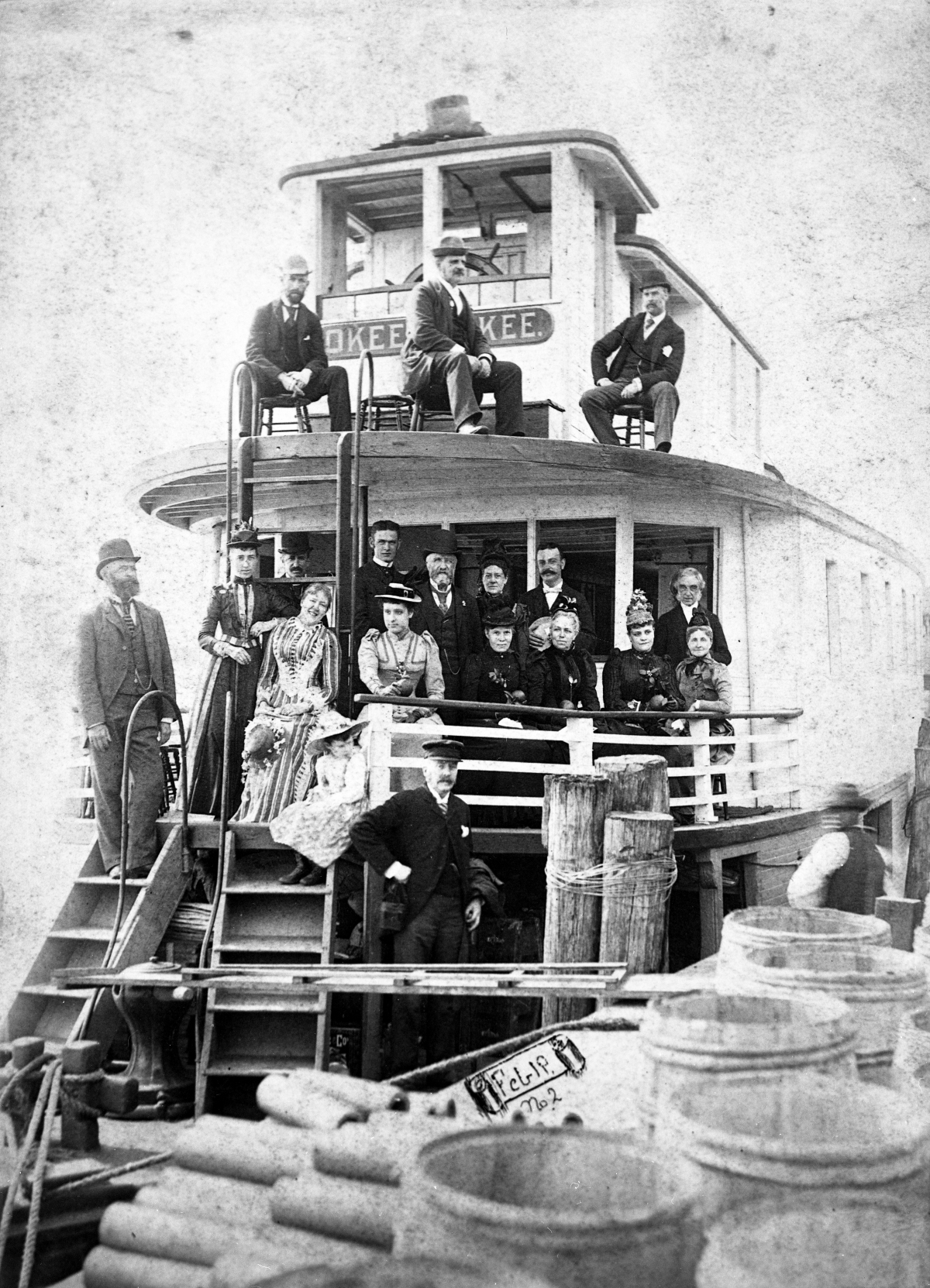 Passengers aboard river boat "Okeehumkee" docked in Palatka