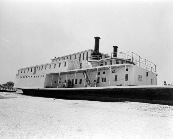 "Good Life" showboat