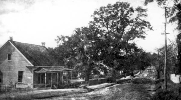 Dwelling on west Clinton Street - Tallahassee, Florida.