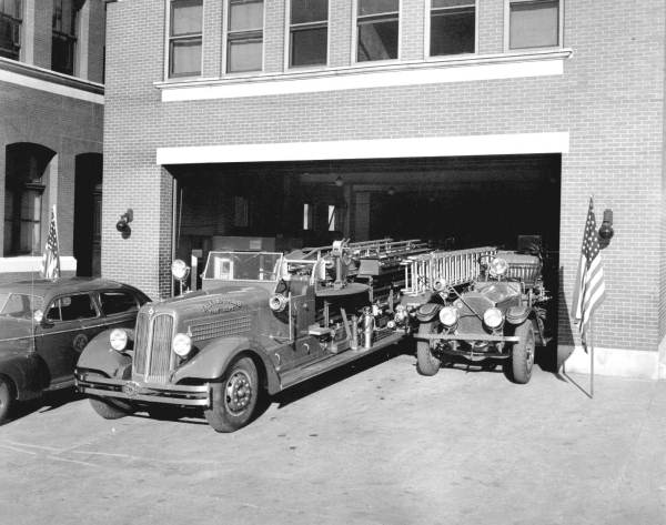 Fire trucks : Tallahassee, Florida