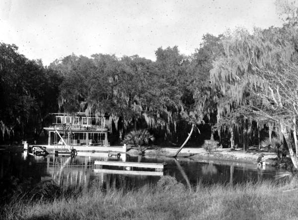 Building at the De Leon springs