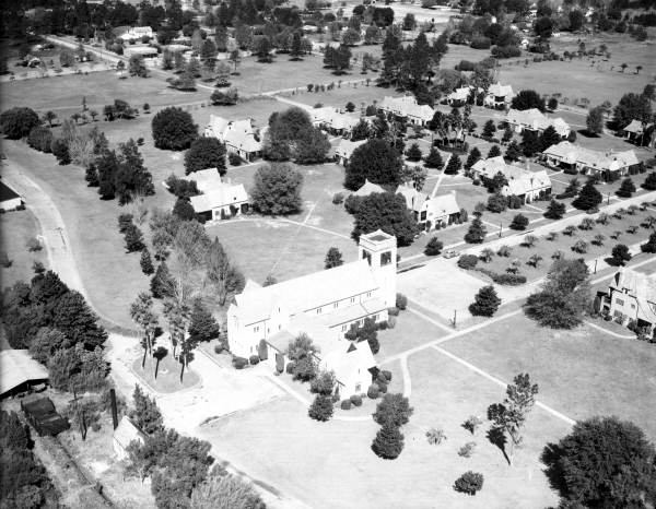 Aerial view of the Penney Memorial Chapel and surrounding buildings (circa 1947).