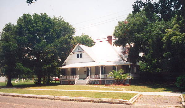 Otto Stallings Queen Anne styled house at 408 E. 7th Avenue in the Tampa Heights Historic District.