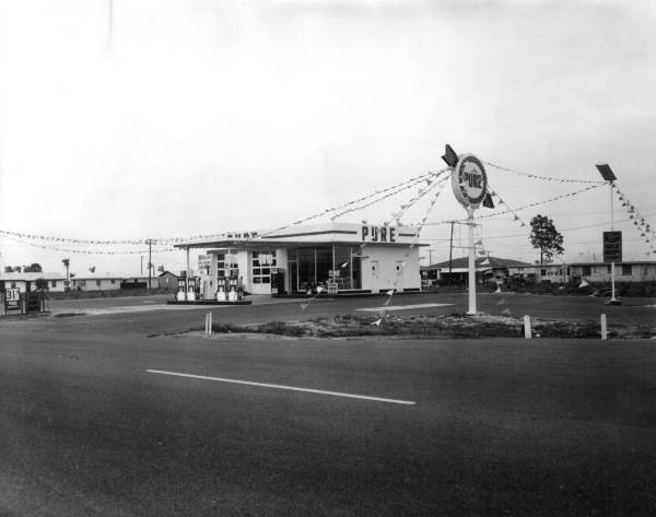 View of the Pure Oil Co. gas station on Penman Road near 15th St. N. in Jacksonville Beach, Florida.