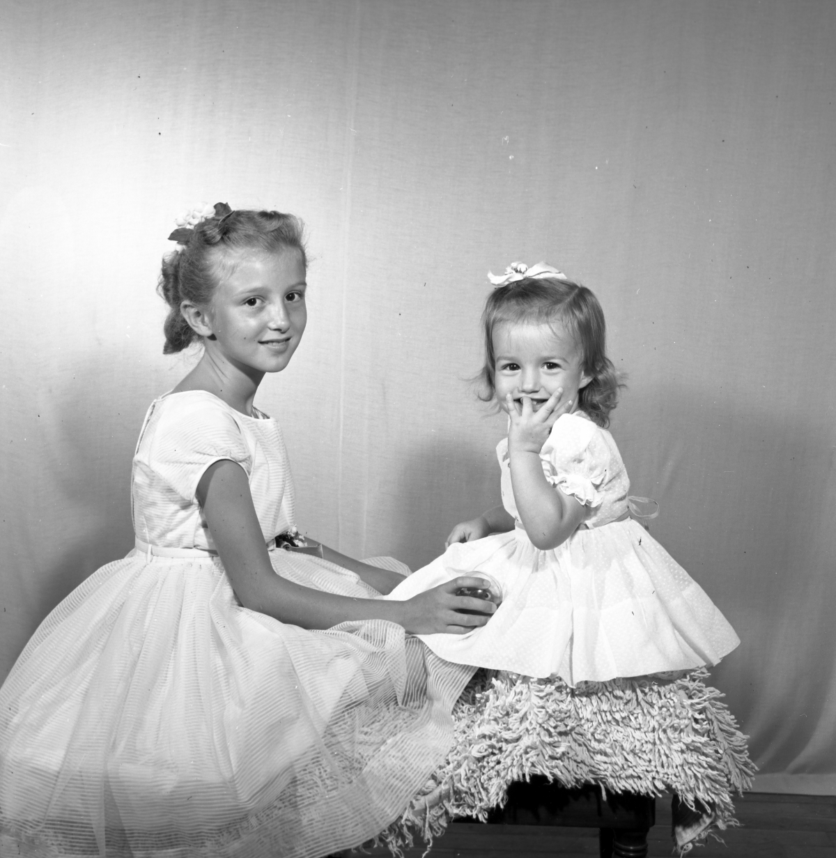 Portrait of Melissa and Katherine Eubands.