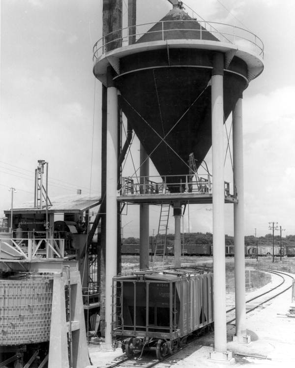 Storage tower at the Kaiser Aluminum and Chemical Corporation chemical plant - Mulberry, Florida