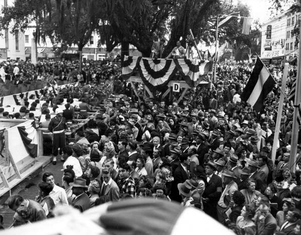 Part of the crowd gathered to hear the Governor deliver his inaugural address.