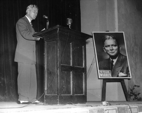 Gubernatorial candidate Fuller Warren speaking from the lectern