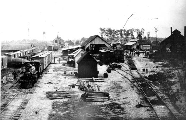 Dunnellon Phosphate Company's roundhouse and railroad shops