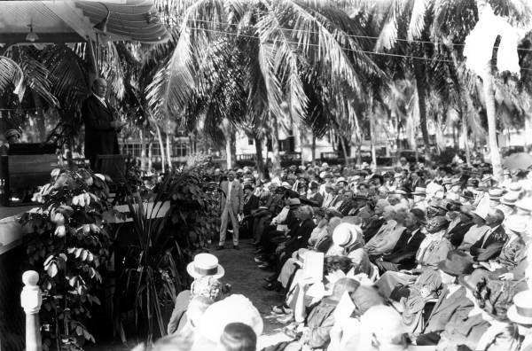 William Jennings Bryan conducting a Bible class in Royal Palm Park - Miami, Florida