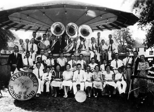 Tallahassee Junior Band group portrait.
