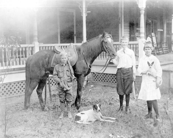Munroe children in front of their home at 133 North Gadsden - Tallahassee, Florida.