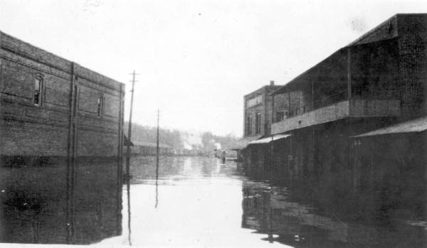 Flood scene - Chattahoochee, Florida.
