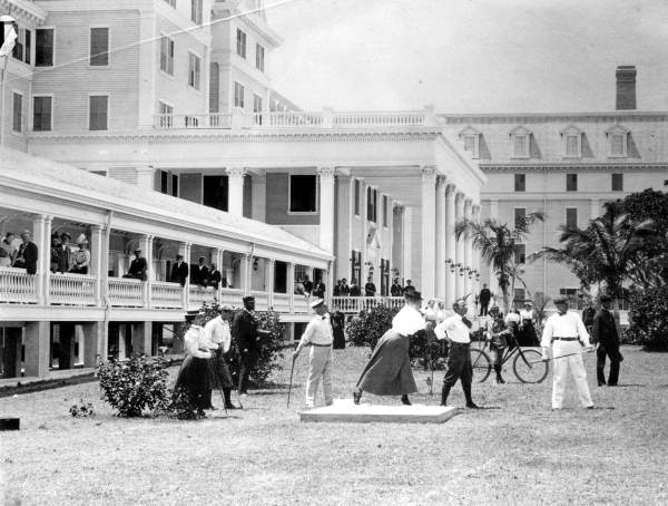 Visitors teeing off on the lawn of the Royal Palm hotel - Miami, Florida