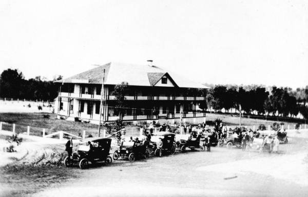 Land seekers in Model T Fords by Highlands Hotel - Dundee, Florida.