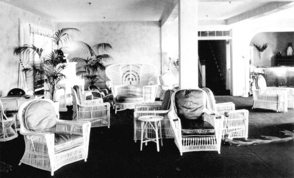 Holly Hill hotel lobby - Davenport, Florida