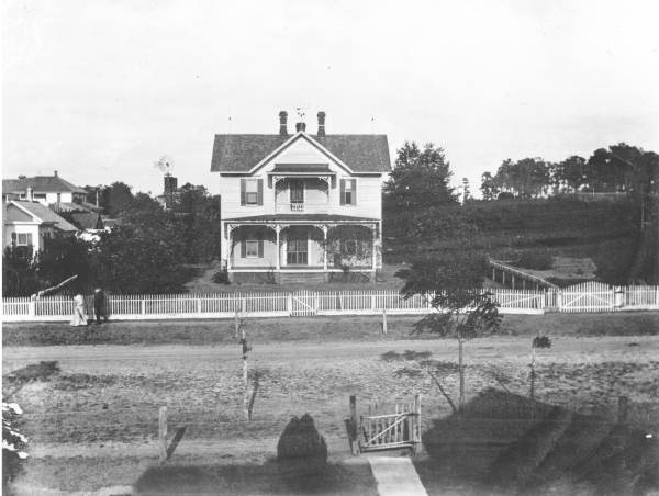 Exterior front view of the Judge Edwards residence, on Grove Street - Eustis, Florida