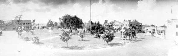 Florida Memory • View of the Circle Park - Sebring, Florida.