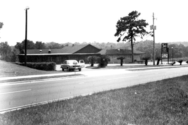Joe's Steak & Spaghetti House at 1713 Mahan Drive - Tallahassee, Florida.