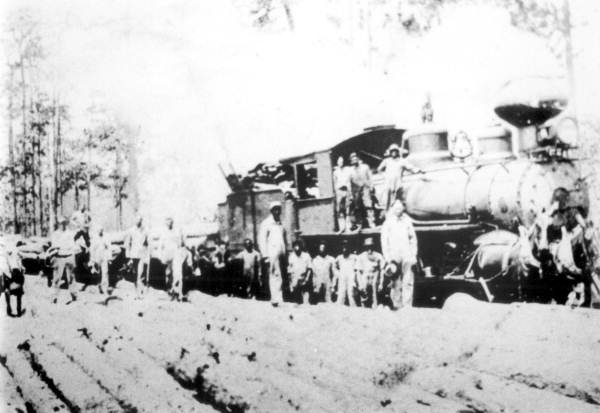 Jacoby Lumber Company employees assembled around engine #100 - Molino, Florida