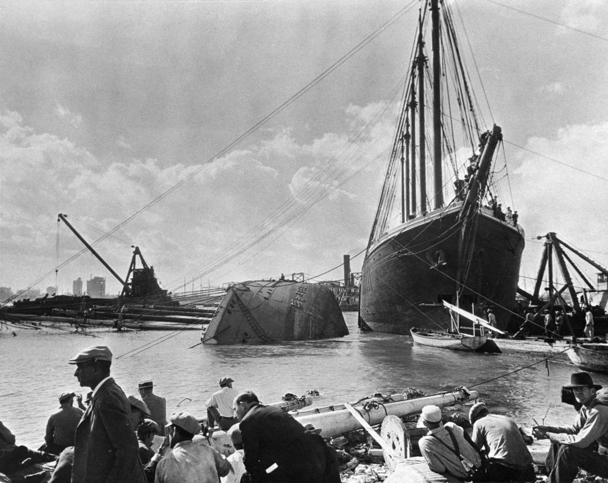 Capsized "Prinz Valdemar" schooner - Miami, Florida.