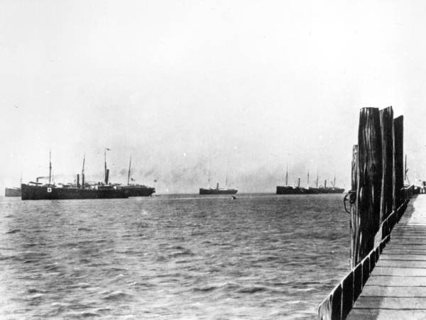 Transport fleet leaving Tampa during the Spanish-American war.