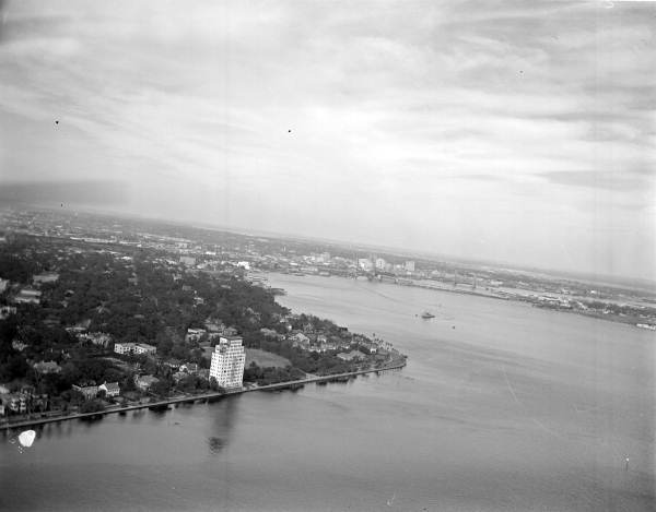 Aerial view looking along the Saint Johns River towards the city - Jacksonville, Florida.