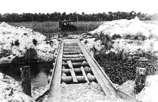 Bridge across Istokpoga-Okeechobee Canal