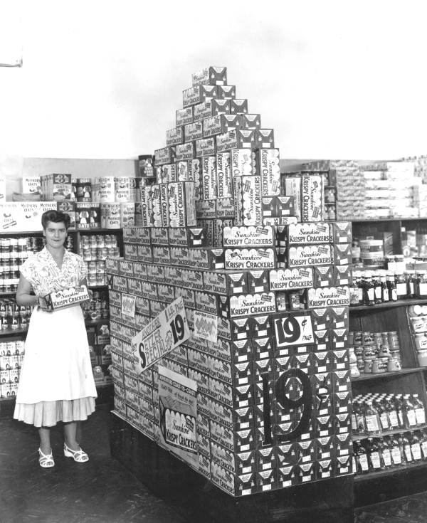 Sunshine cracker display at Setzer's grocery.