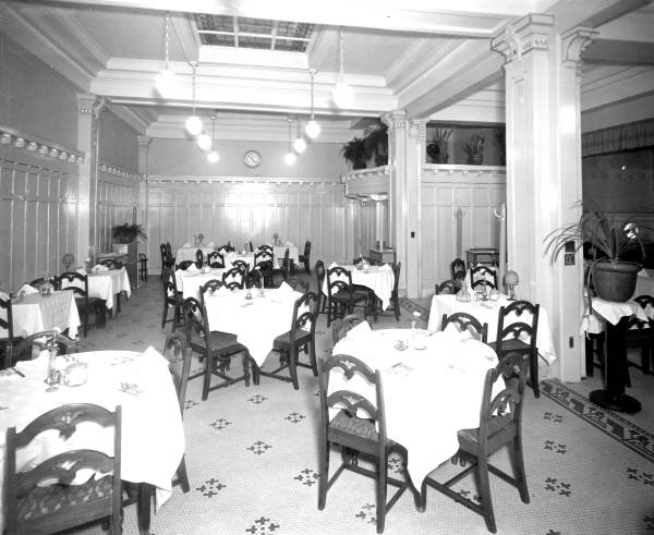 Dining room at the Hotel Seminole.