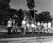 Tourists in front of the Homosassa Springs Hotel - Citrus County, Florida .