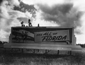 Florida welcome sign on U.S. Highway 1