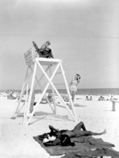 Rosalie Ivimey talking to Pensacola Beach life guard.