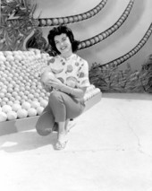 Pat Cossin holding a large Florida citrus fruit.