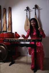 Tina Nguyen, Vietnamese musician with a Dan Bau - Orlando, Florida.