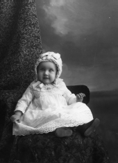 Cohen? baby donned in a bonnet.