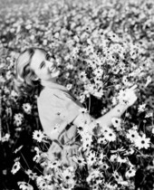 Lois Duncan Steinmetz in a field with daisies in Taos, New Mexico.